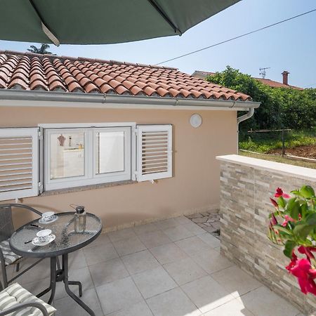 Guest House Ravnic Πόρετς Εξωτερικό φωτογραφία