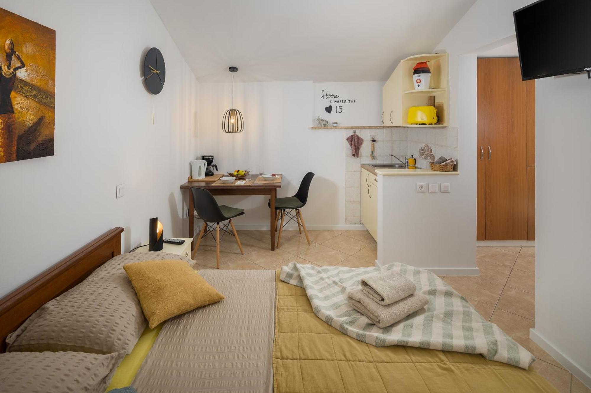 Guest House Ravnic Πόρετς Εξωτερικό φωτογραφία