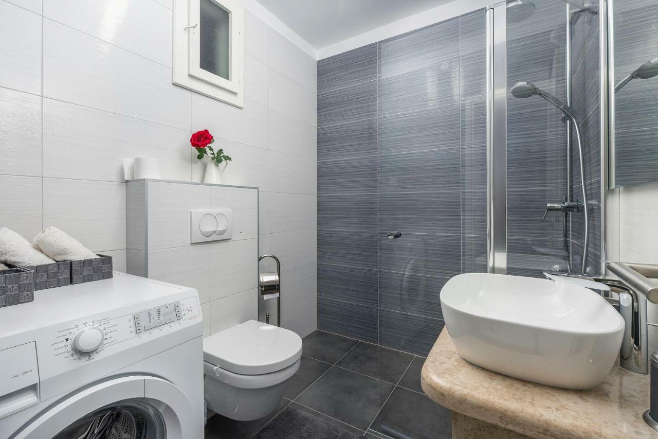 Guest House Ravnic Πόρετς Εξωτερικό φωτογραφία