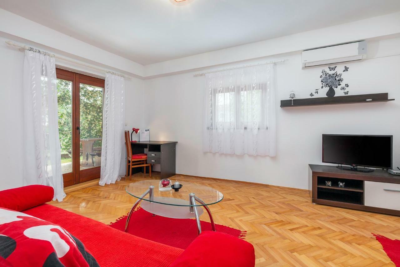 Guest House Ravnic Πόρετς Εξωτερικό φωτογραφία
