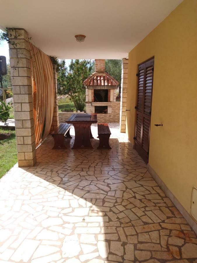 Guest House Ravnic Πόρετς Εξωτερικό φωτογραφία