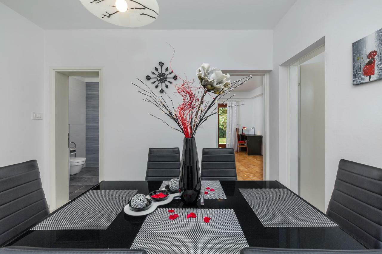 Guest House Ravnic Πόρετς Εξωτερικό φωτογραφία