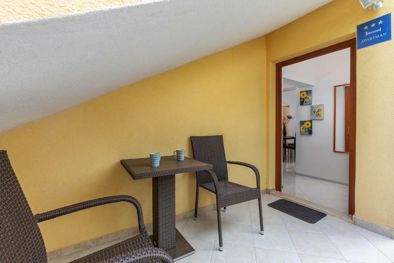 Guest House Ravnic Πόρετς Εξωτερικό φωτογραφία