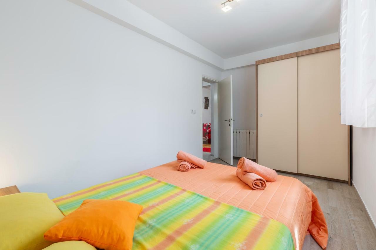 Guest House Ravnic Πόρετς Εξωτερικό φωτογραφία